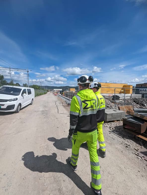 e2cb33_5d9b3783e4b54eff94583364908a99b0~mv2