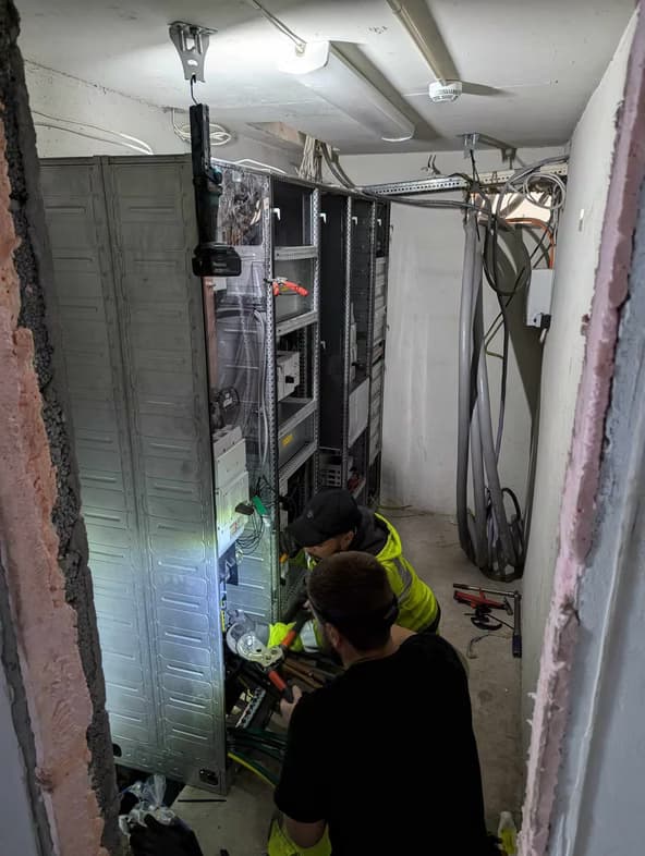 e2cb33_8477f52808be4af69fc956a1a2c15975~mv2