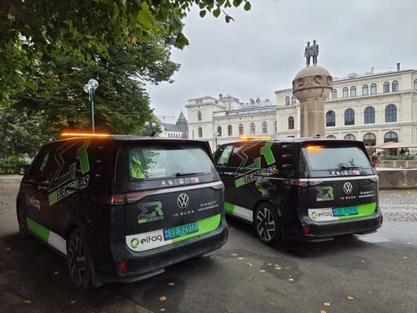 e2cb33_c06b9c7cd253434190d1aa049cc6920e~mv2