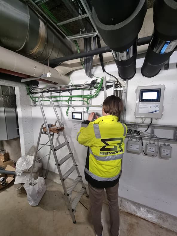 e2cb33_c5d10a4299404b88bcd791b32e99612d~mv2